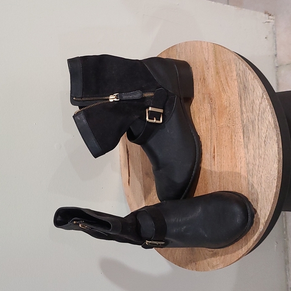 Charles by Charles David Boots Size 9 - Picture 3 of 4